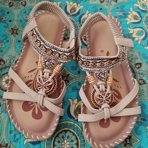 Ladies Size 5 Sandales